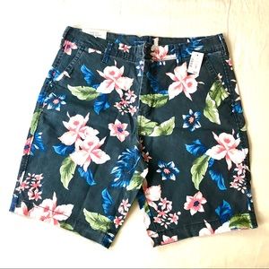NWT Aeropostale shorts  33”